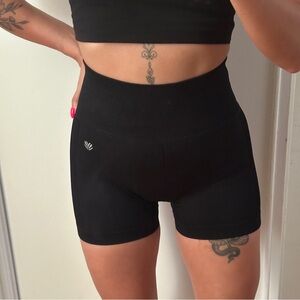 Black active shorts 🖤